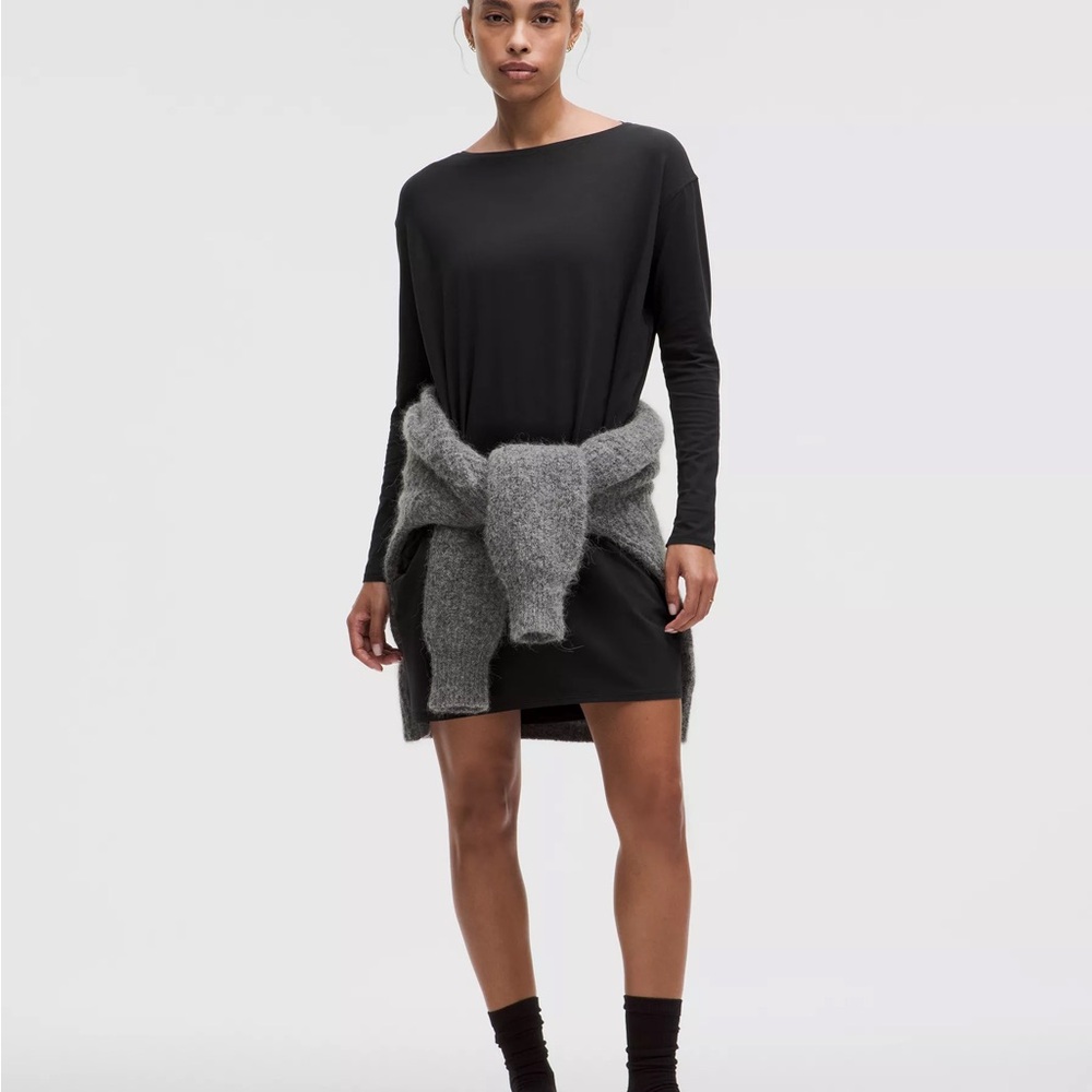 Lululemon Back in Action along Sleeve Dress in Black colorway